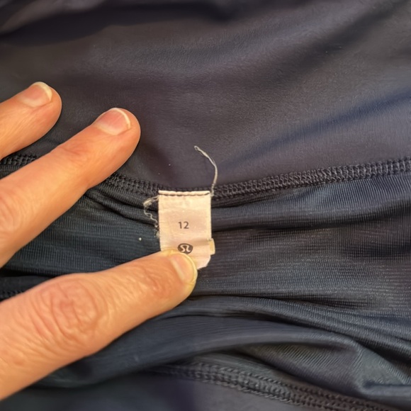 Navy blue Lululemon size 12 great condition ￼ - Picture 4 of 5